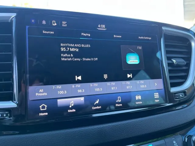 Chrysler Pacifica photo 21