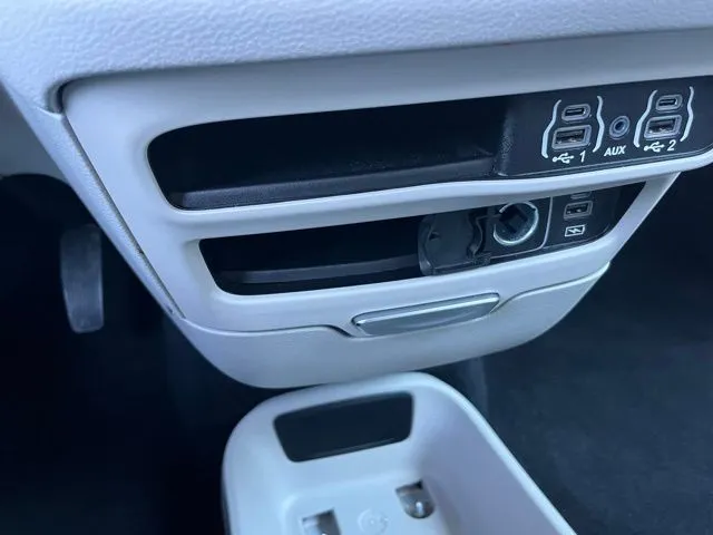 Chrysler Pacifica photo 29