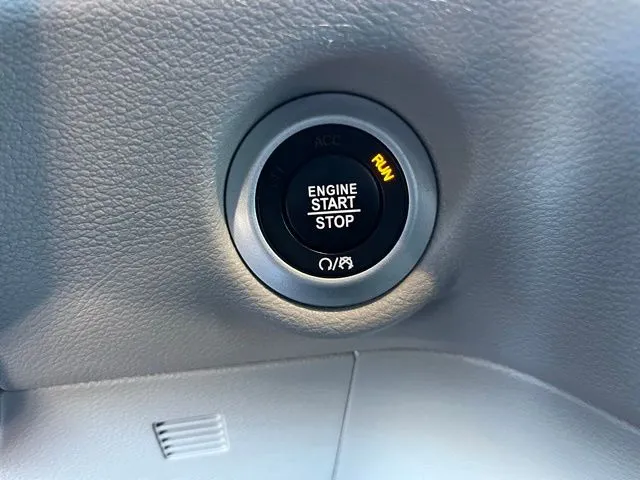Chrysler Pacifica photo 30
