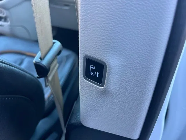 Chrysler Pacifica photo 20