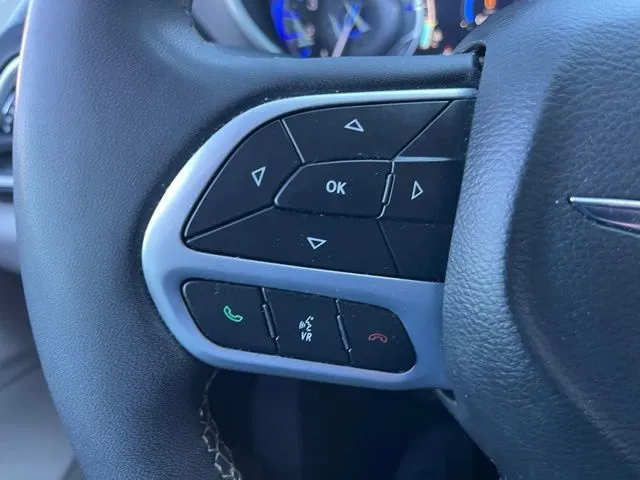Chrysler Pacifica photo 27