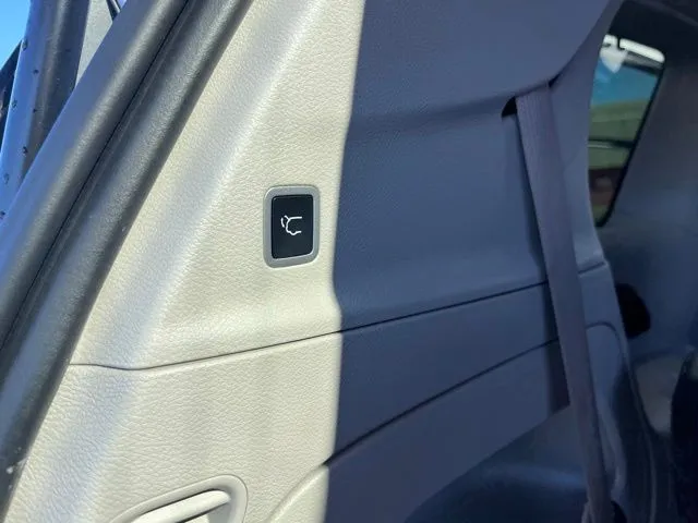 Chrysler Pacifica photo 18