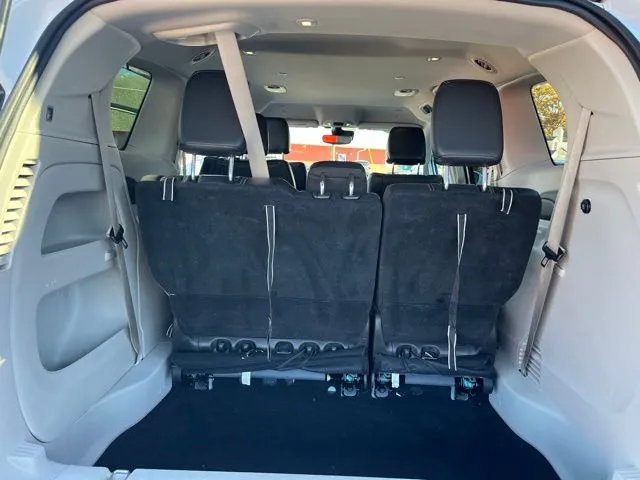 Chrysler Pacifica photo 17