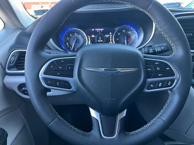 Chrysler Pacifica photo 25