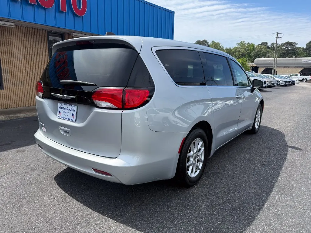 Chrysler Voyager photo 11