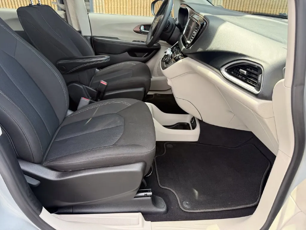 Chrysler Voyager photo 24