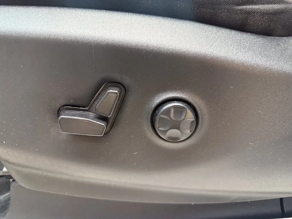 Chrysler Voyager photo 14