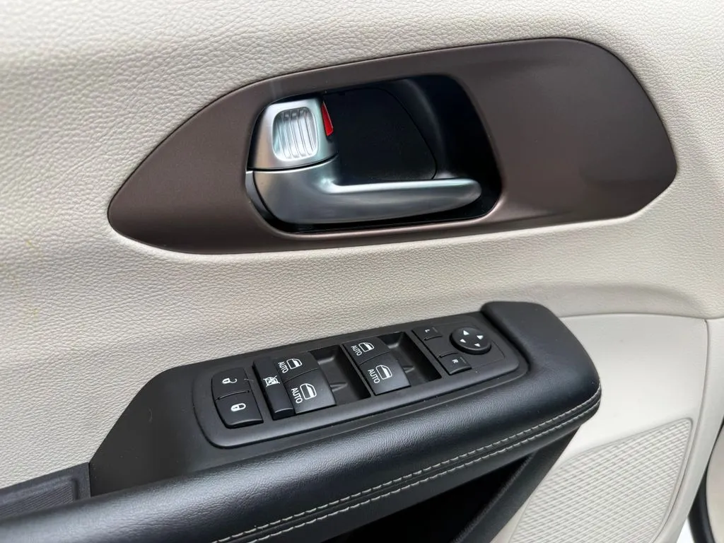 Chrysler Voyager photo 15