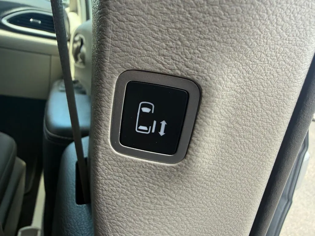Chrysler Voyager photo 18
