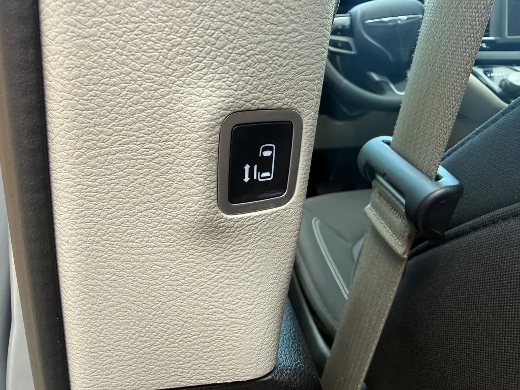 Chrysler Voyager photo 17