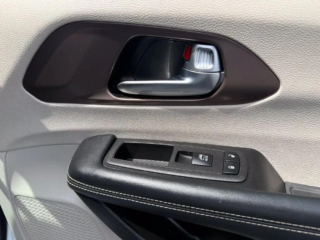 Chrysler Voyager photo 25
