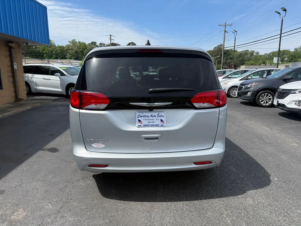 Chrysler Voyager photo 10
