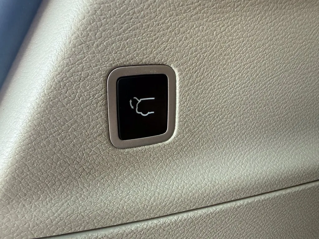 Chrysler Pacifica photo 20