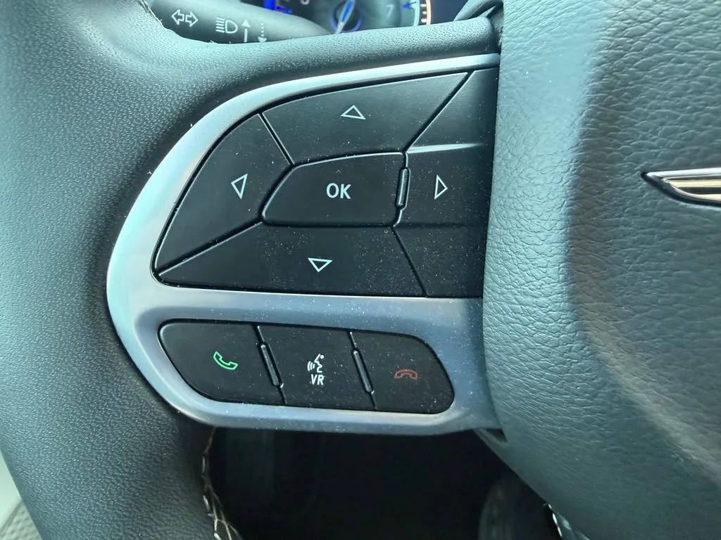Chrysler Pacifica photo 24
