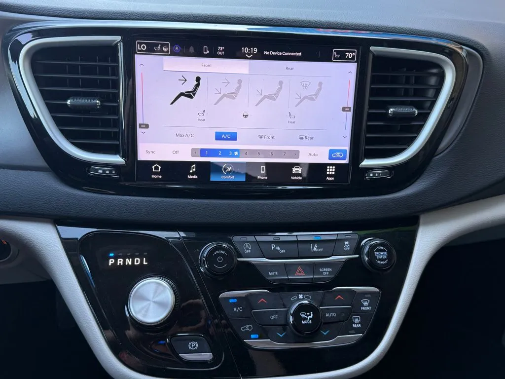 Chrysler Pacifica photo 26