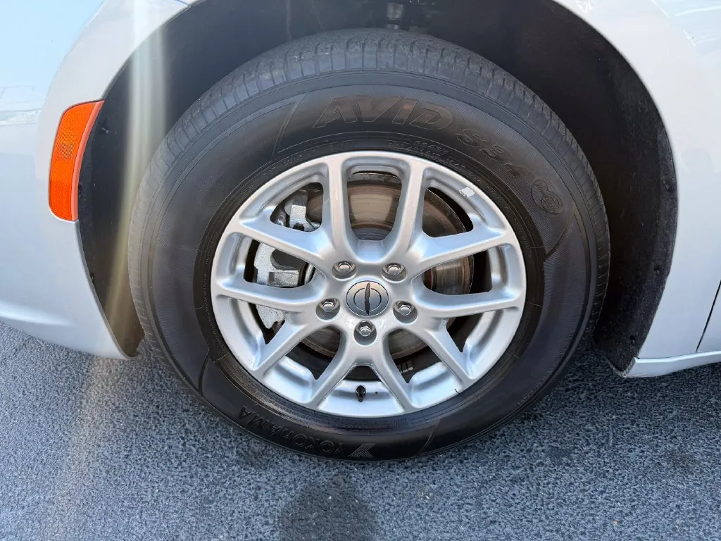 Chrysler Pacifica photo 36