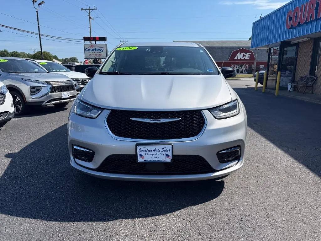 Chrysler Pacifica photo 6