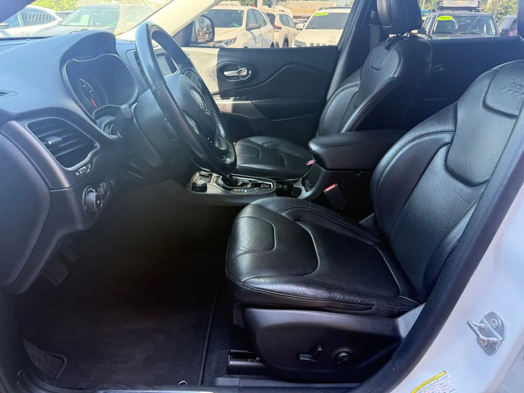 Jeep Cherokee photo 16