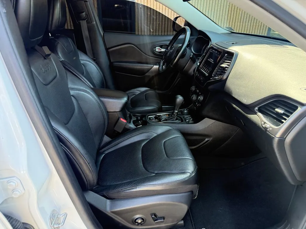 Jeep Cherokee photo 24