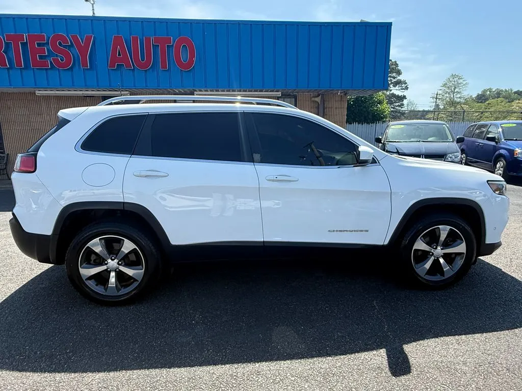 Jeep Cherokee photo 12