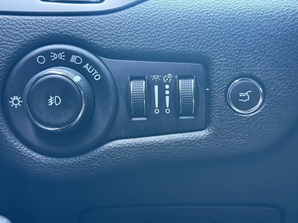 Jeep Cherokee photo 28