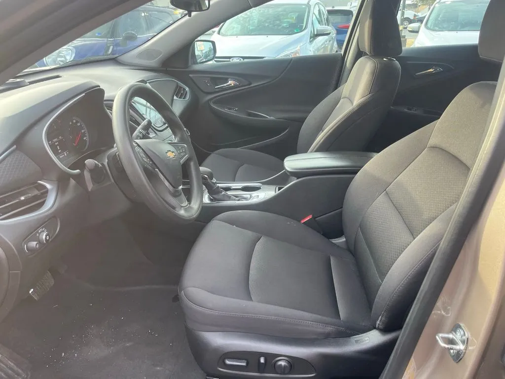 Chevrolet Malibu photo 8