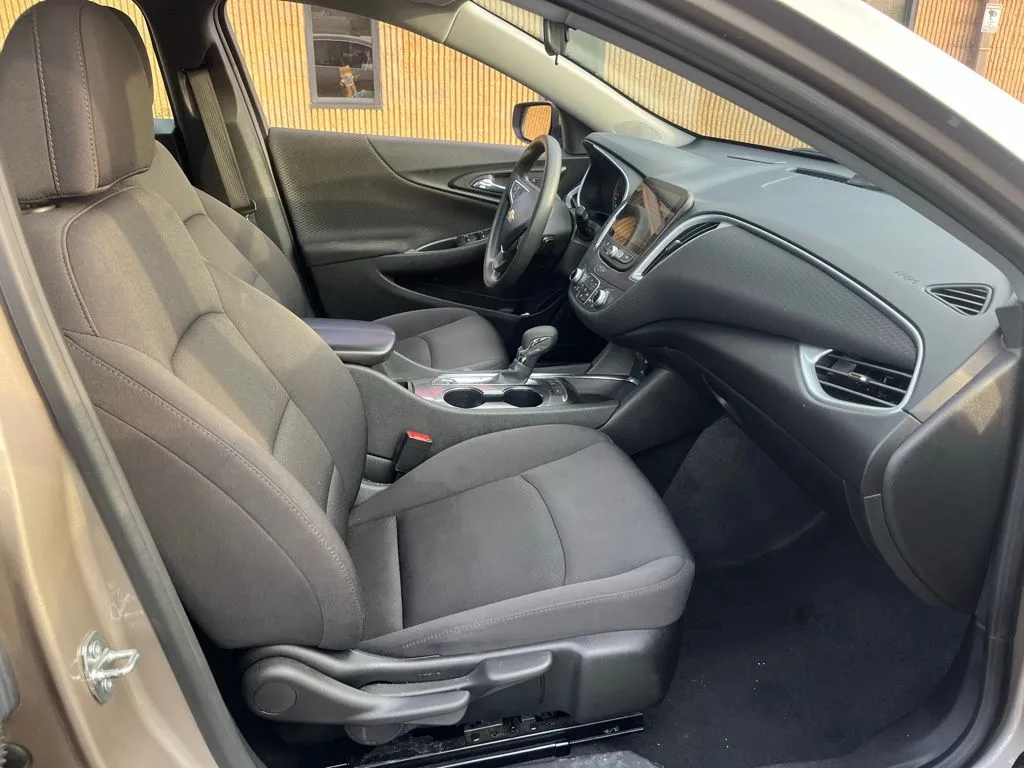Chevrolet Malibu photo 9