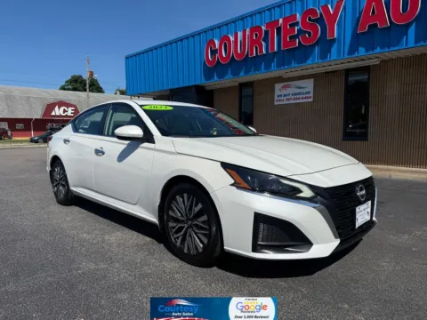White 2023 Nissan Altima 2.5 SV for sale in Chesapeake, VA