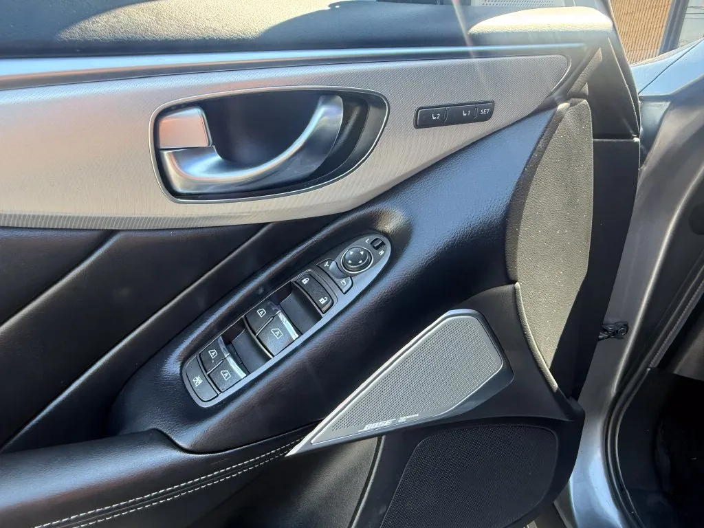 Infiniti Q50 photo 17