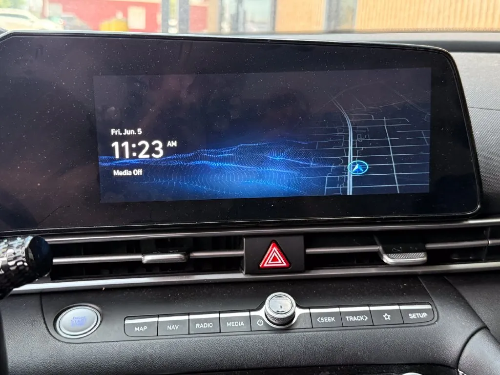 Hyundai Elantra photo 12