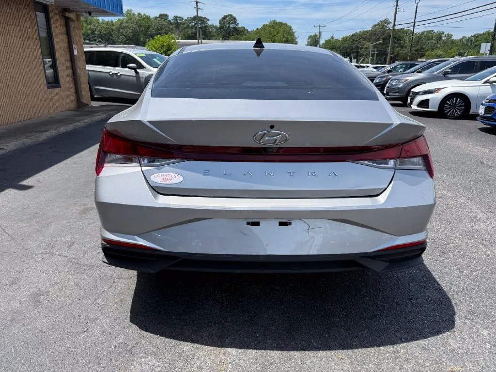 Hyundai Elantra photo 9