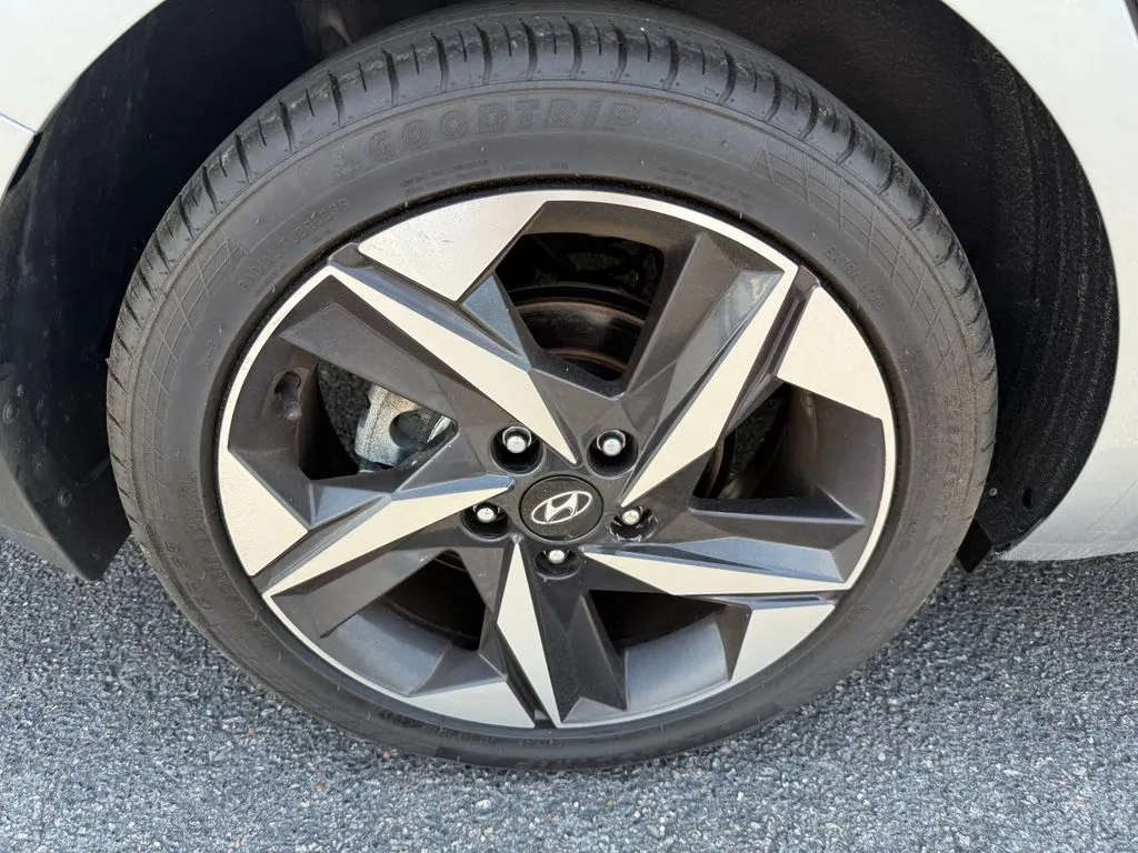 Hyundai Elantra photo 27