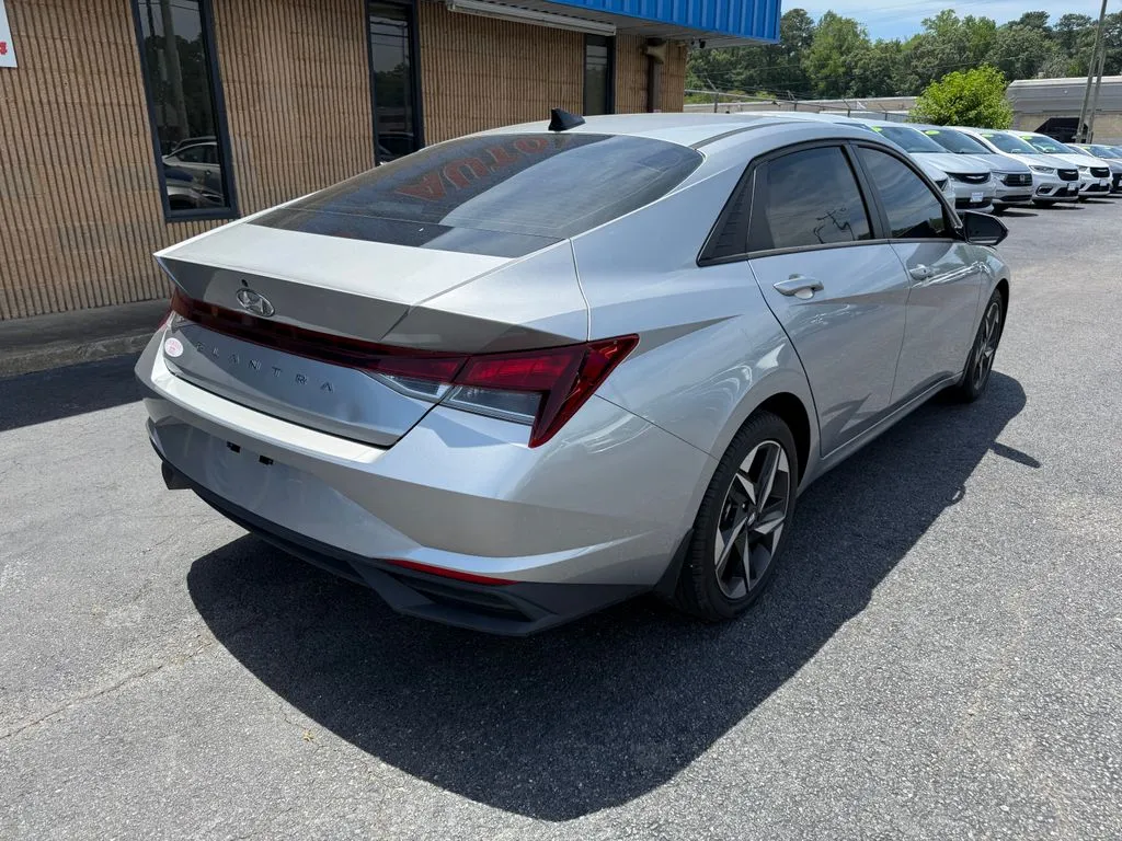 Hyundai Elantra photo 10