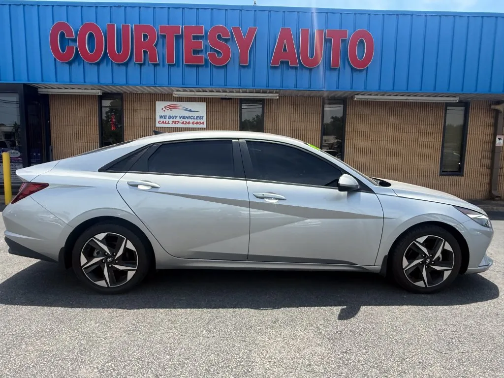 Hyundai Elantra photo 11