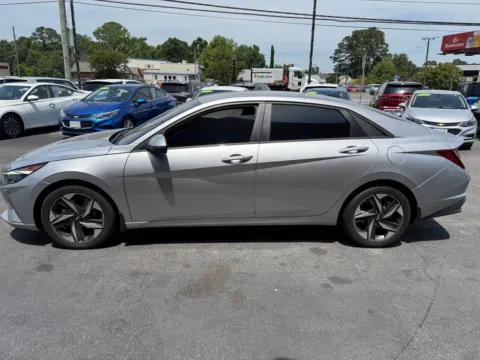 More photos of 2023 Hyundai Elantra SEL at Courtesy Auto Sales, VA