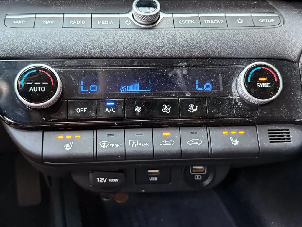 Hyundai Elantra photo 4