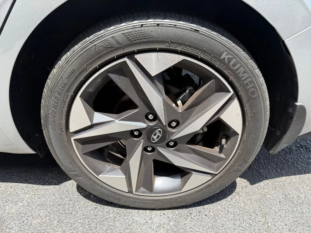 Hyundai Elantra photo 30