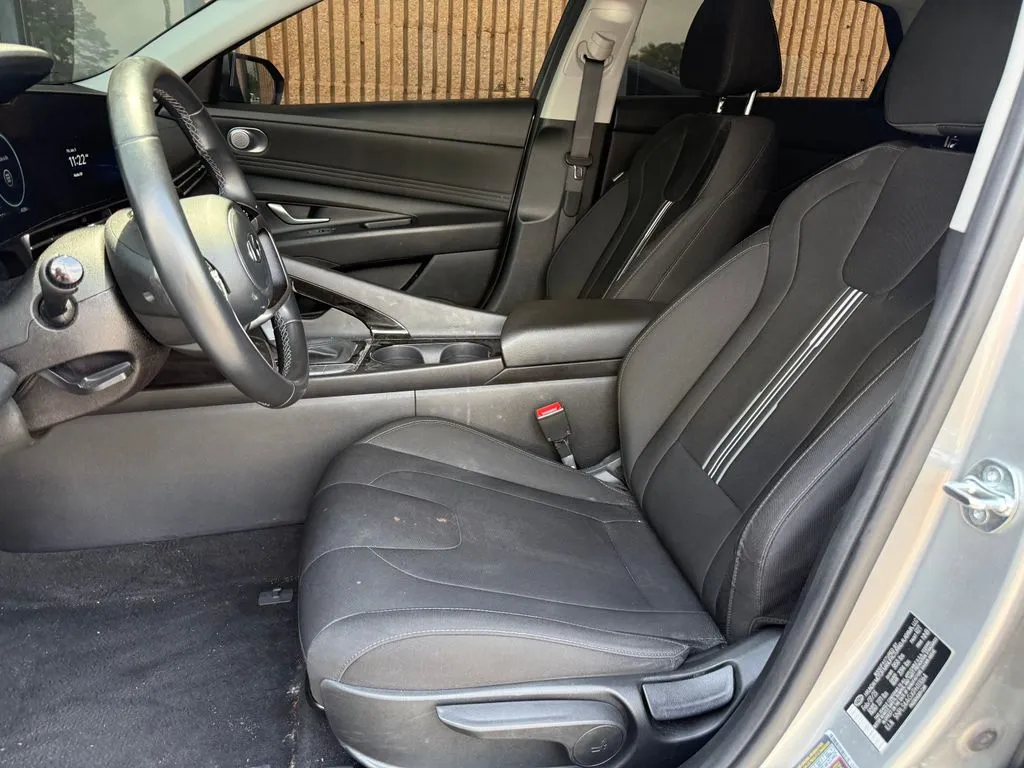 Hyundai Elantra photo 16