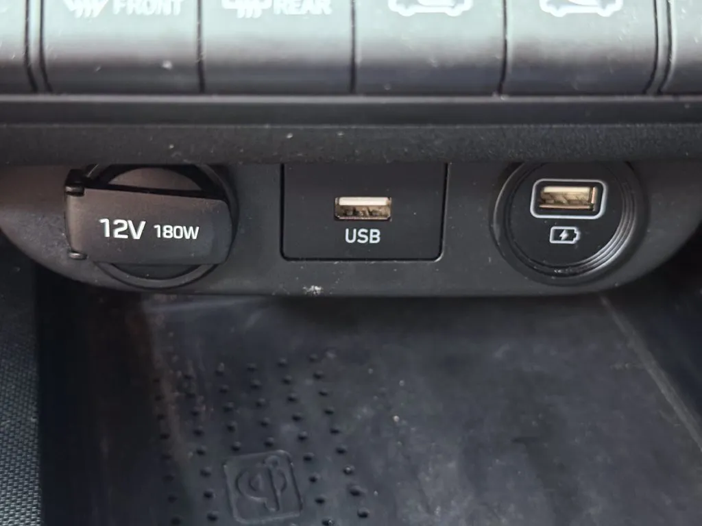 Hyundai Elantra photo 24