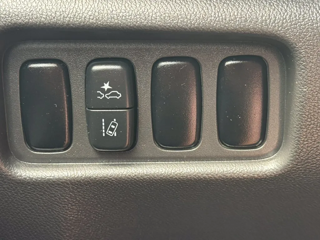 Mitsubishi Outlander Sport photo 2