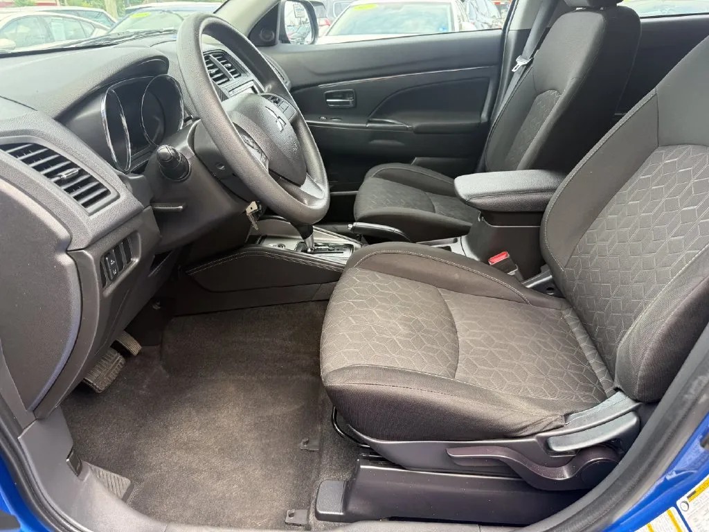 Mitsubishi Outlander Sport photo 17