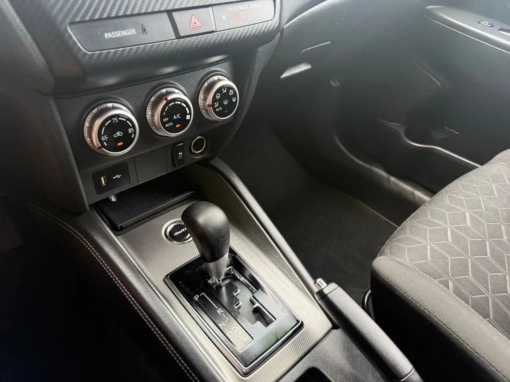 Mitsubishi Outlander Sport photo 28