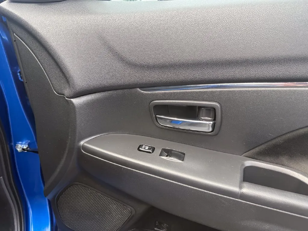 Mitsubishi Outlander Sport photo 25