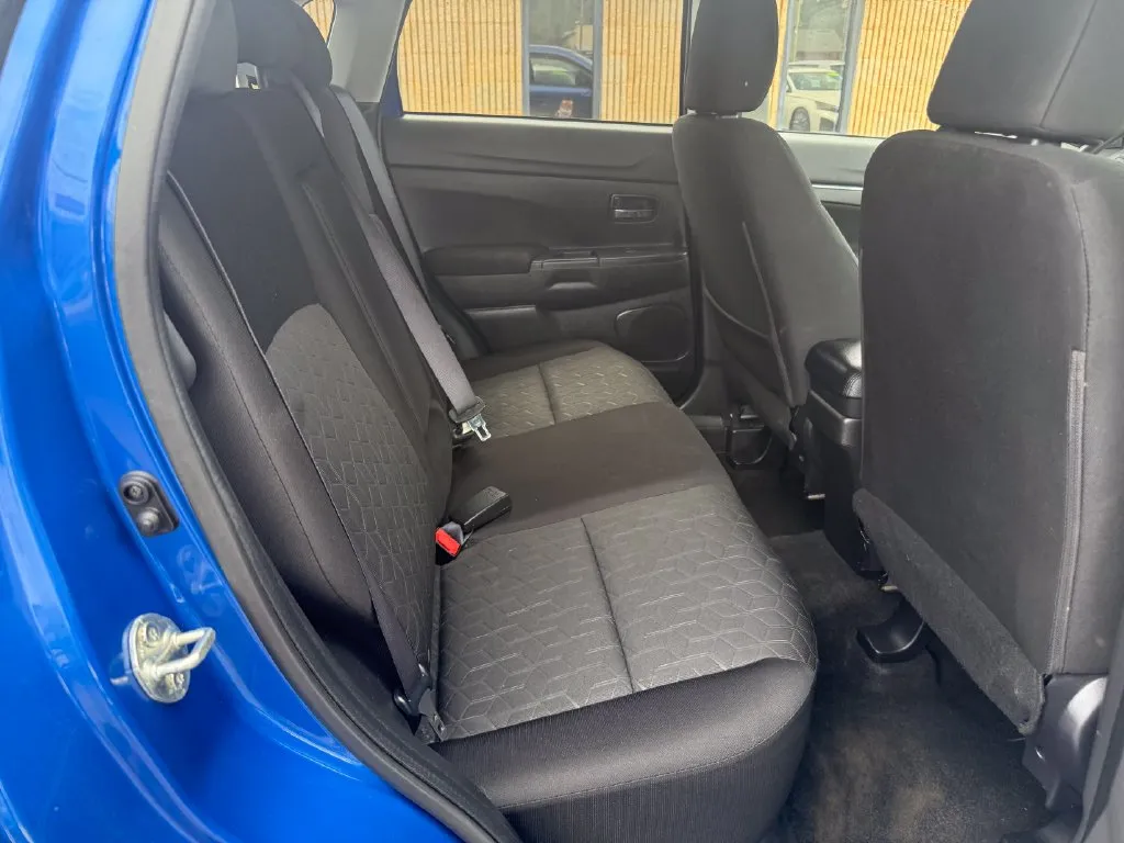 Mitsubishi Outlander Sport photo 23