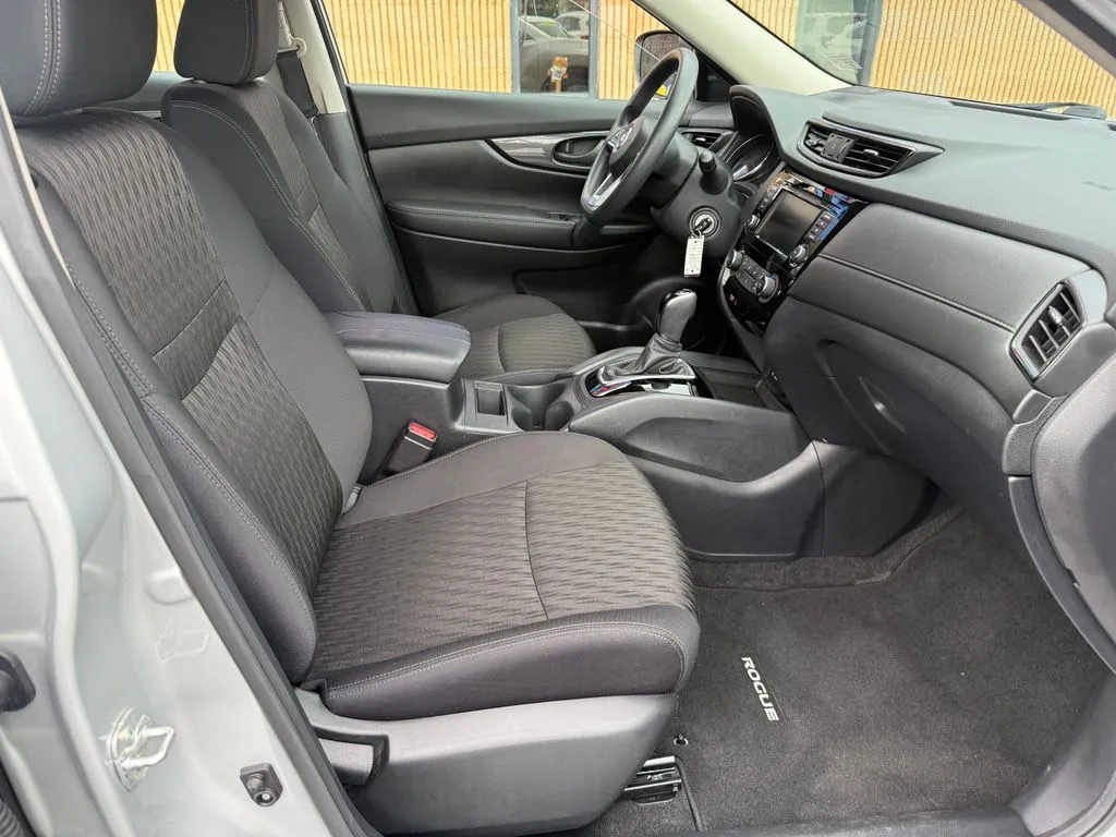 Nissan Rogue photo 17