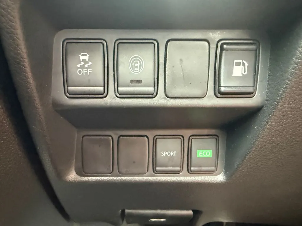 Nissan Rogue photo 18