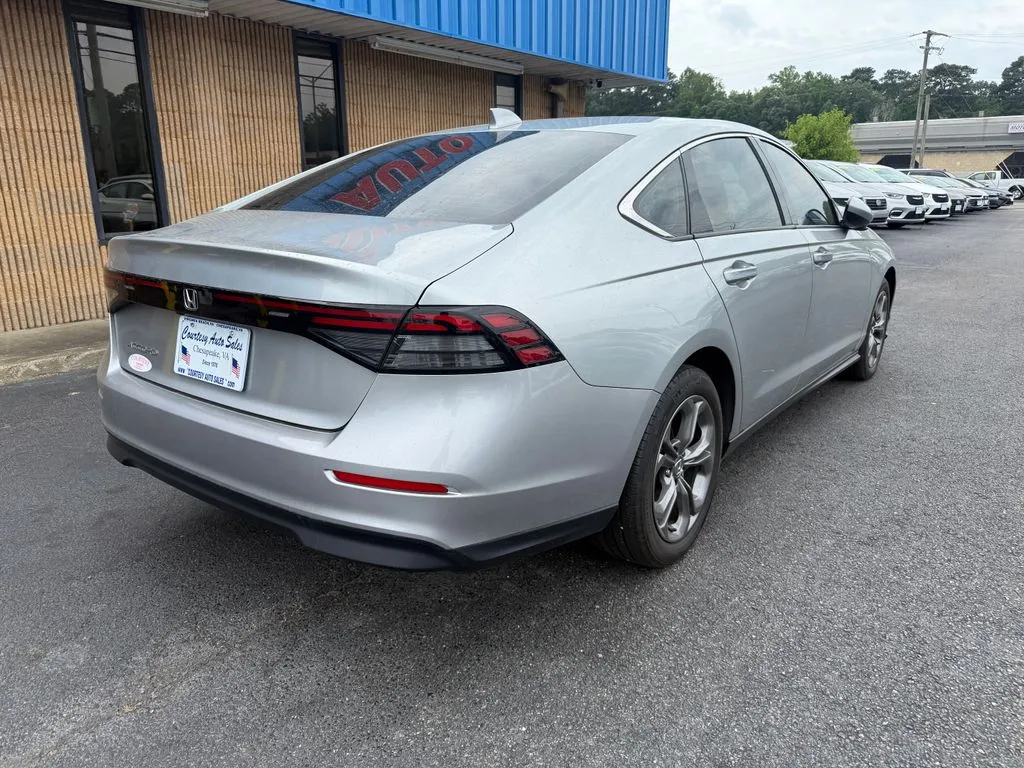 Honda Accord photo 11