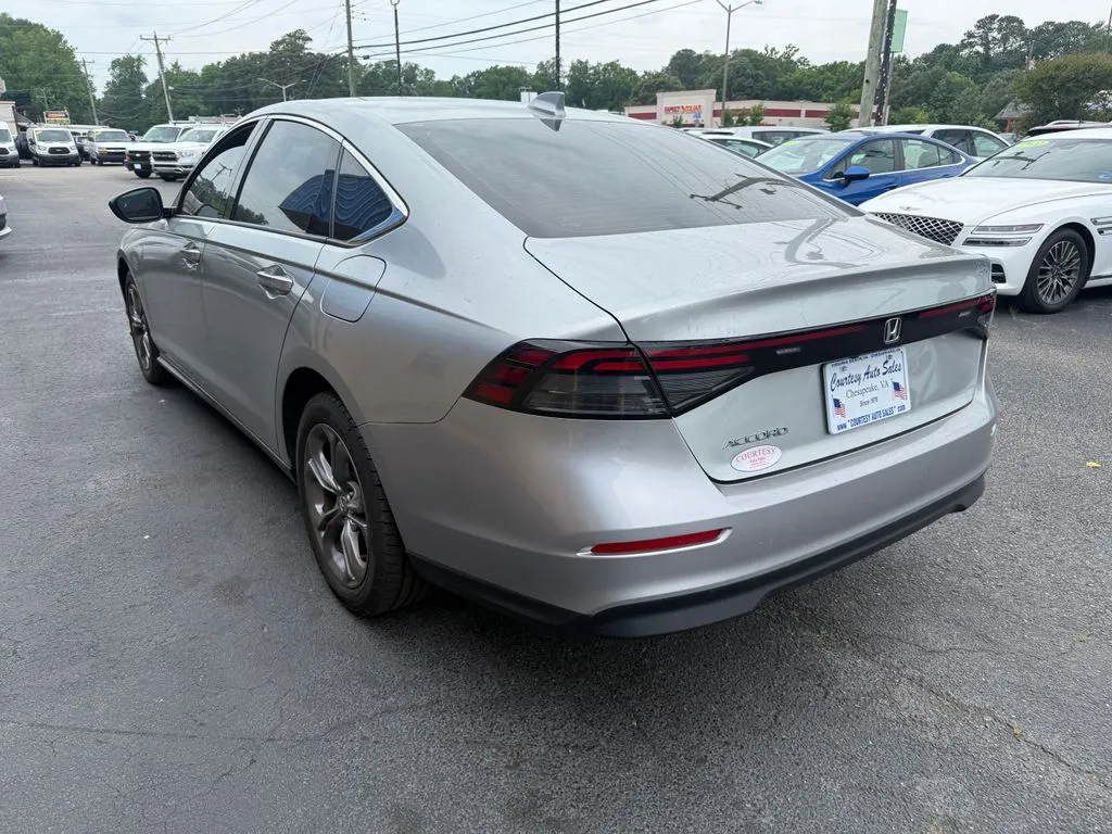 Honda Accord photo 9