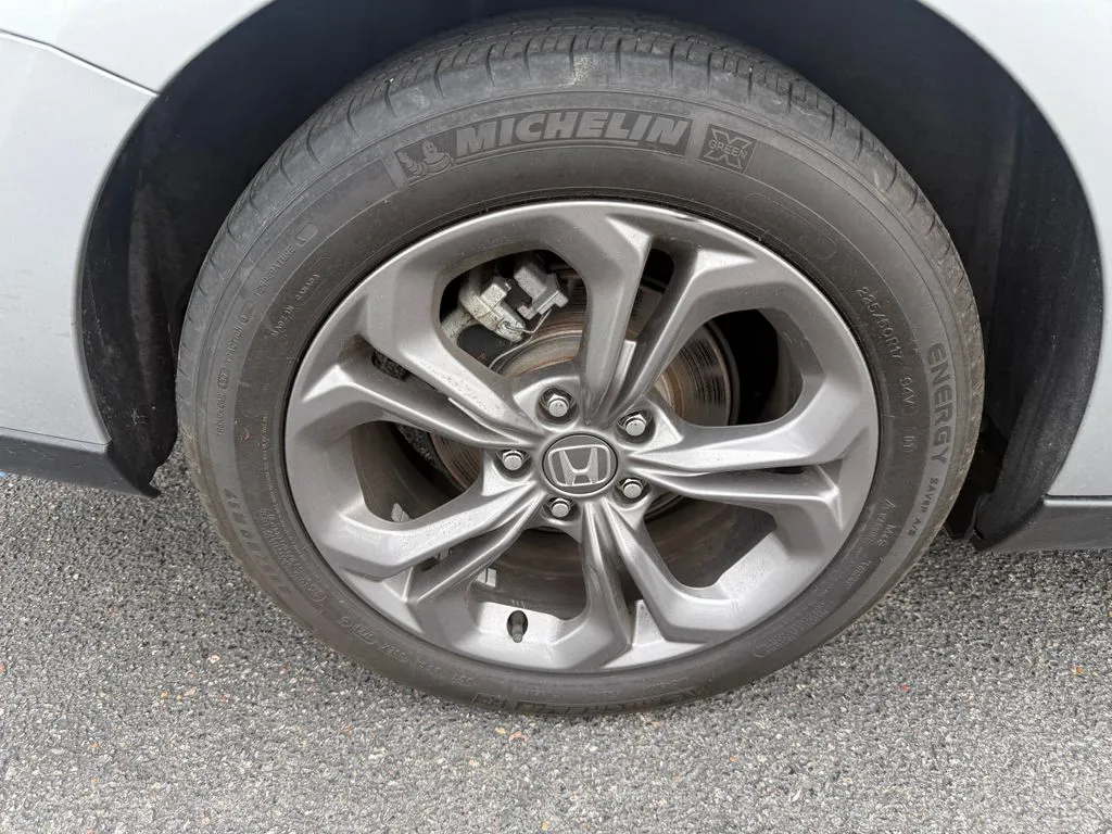 Honda Accord photo 29