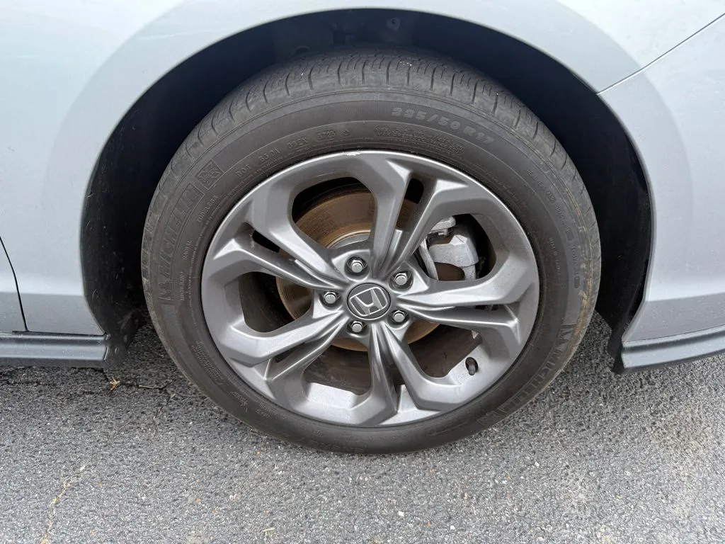 Honda Accord photo 30